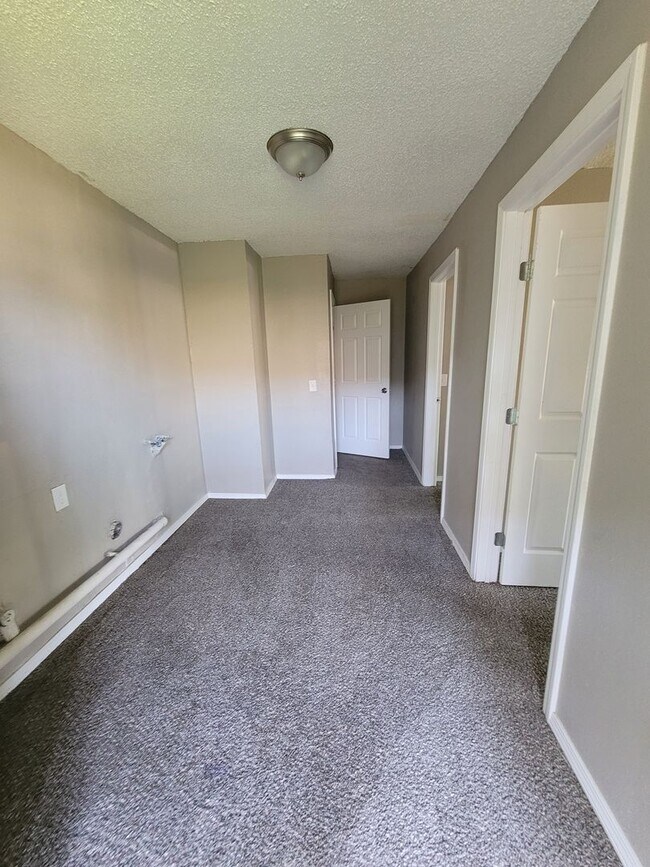Building Photo - 4 Bedroom House Available