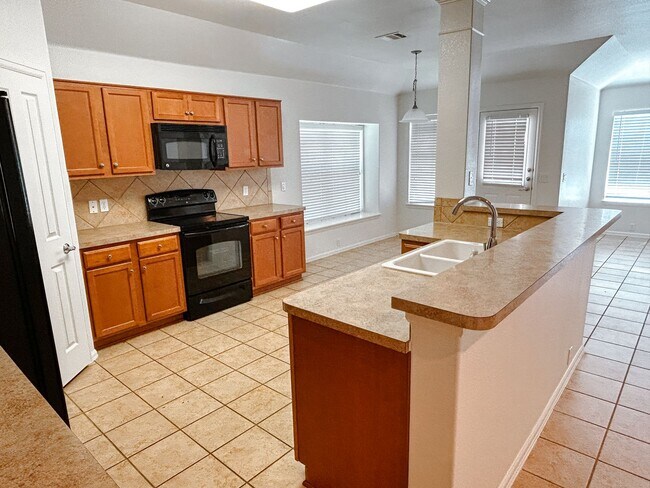 Foto del edificio - Spacious 3/2 house in Summerlyn Subdivisio...