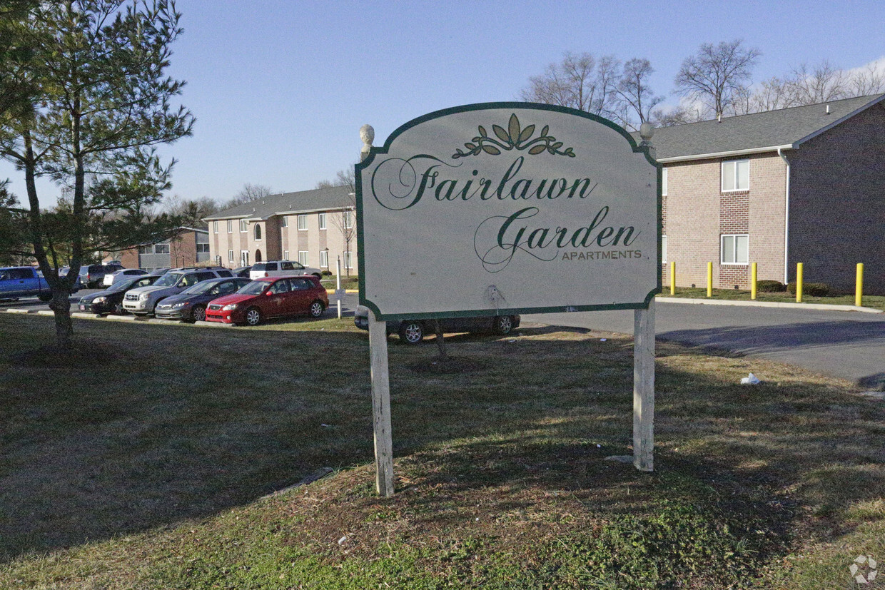 Letrero de entrada - Fairlawn Gardens