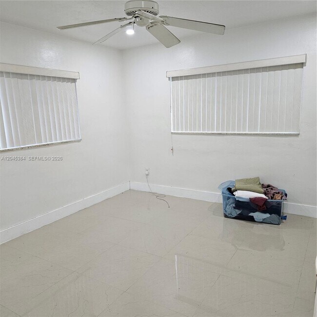 Foto del edificio - 2900 NW 187th St