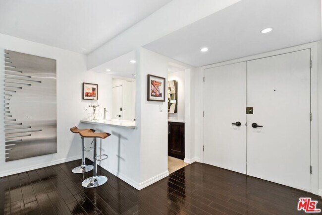 Building Photo - 949 Kings Rd