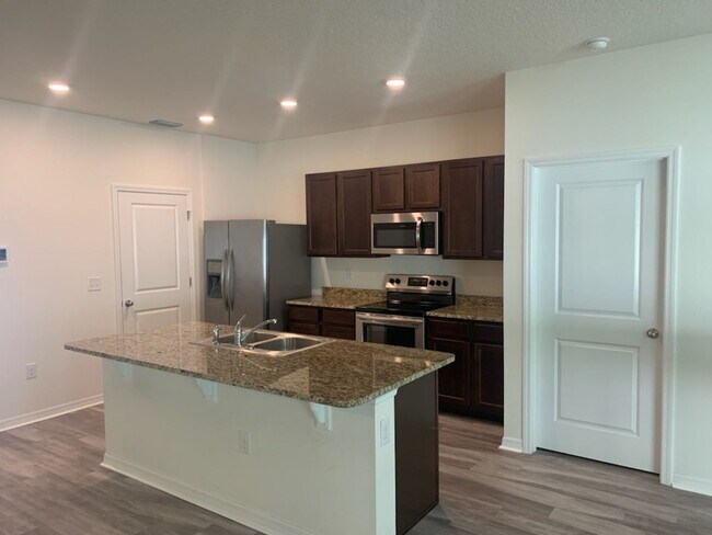 Building Photo - Beautiful Home Located In The New Chestnut Village Neighborhood On SW Archer Road