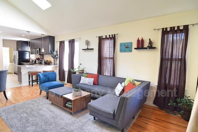 Foto del edificio - 4421 Yates Street - 1