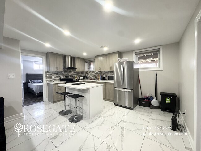 Building Photo - Spacious 2-Bedroom Basement Apartment with Parking & Walk-In Closet