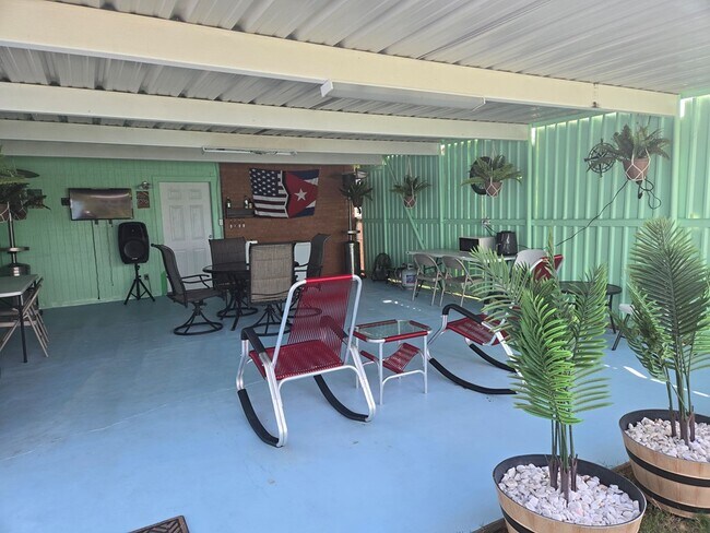 Foto del edificio - 2503 Custer Ave