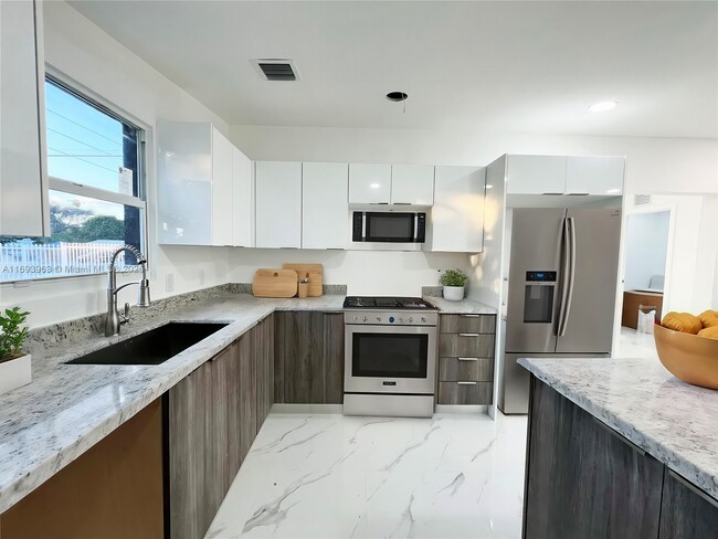 Foto del edificio - 3180 NW 92nd St