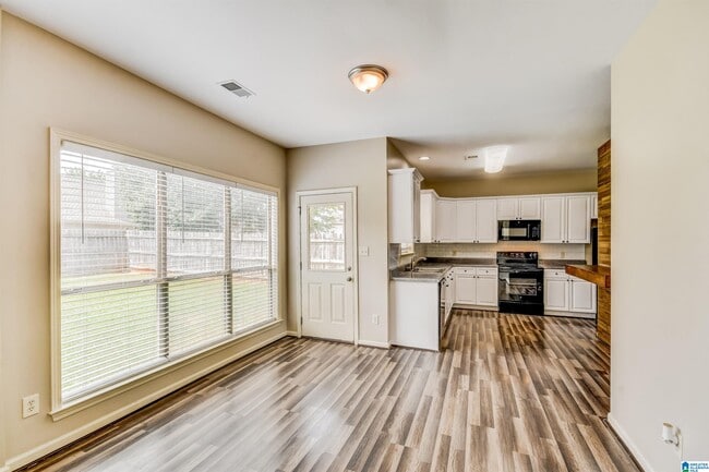 Building Photo - 2212 Rushton Ln