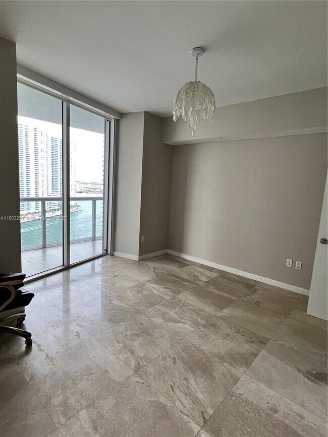 Building Photo - 495 Brickell Ave