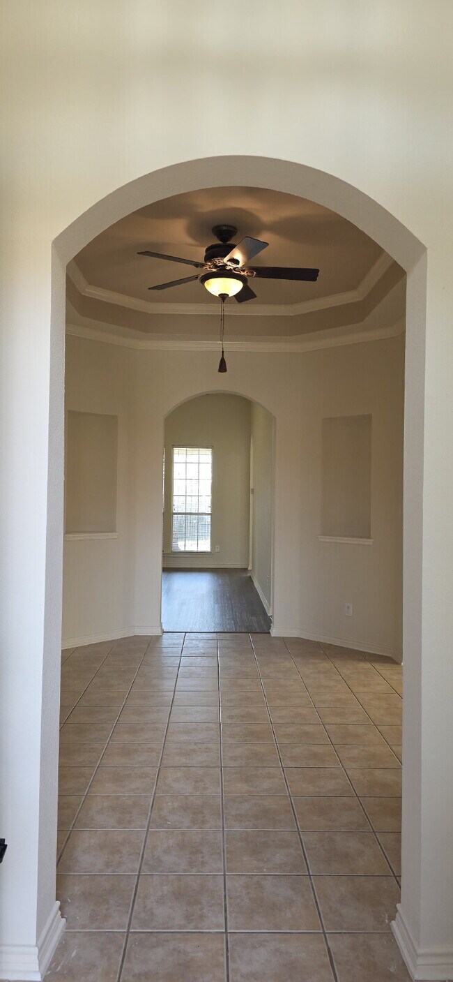 Foto del edificio - Recently remodeled 4 bedrooms, 3 bathrooms and move-in ready!