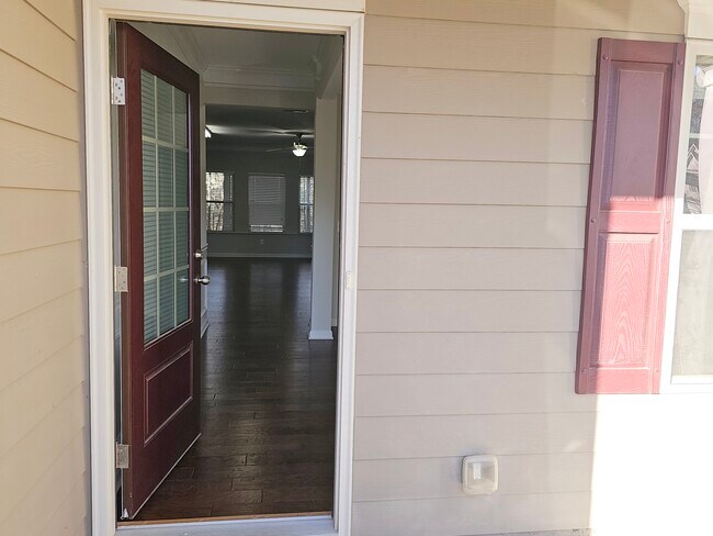 Building Photo - 864 Whisperwood Trl