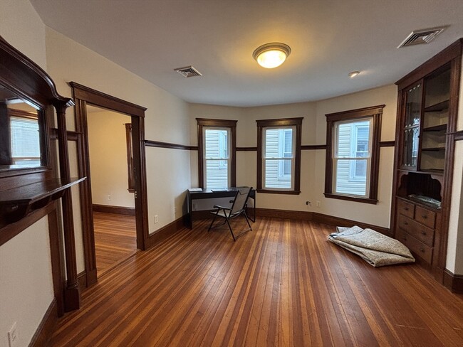 Building Photo - 18 Taft St