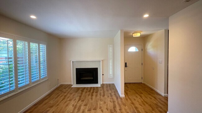 Foto del edificio - Concord Beautiful remodeled 3 bedroom 2 ba...