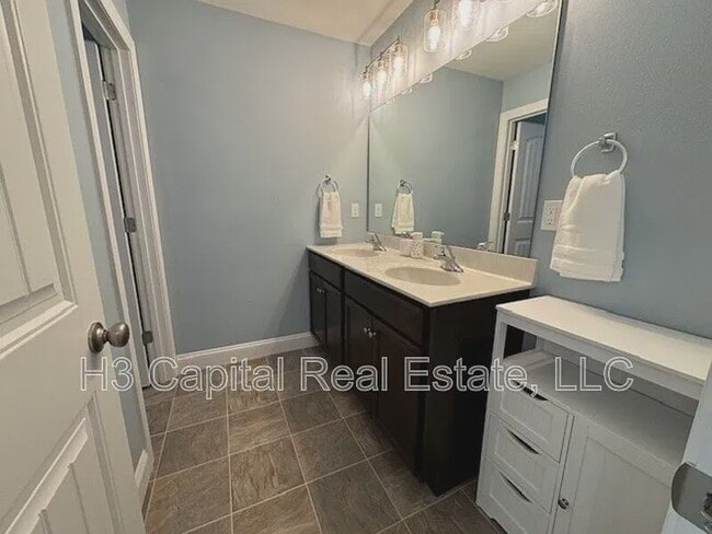 Building Photo - 1401 Miami Ct