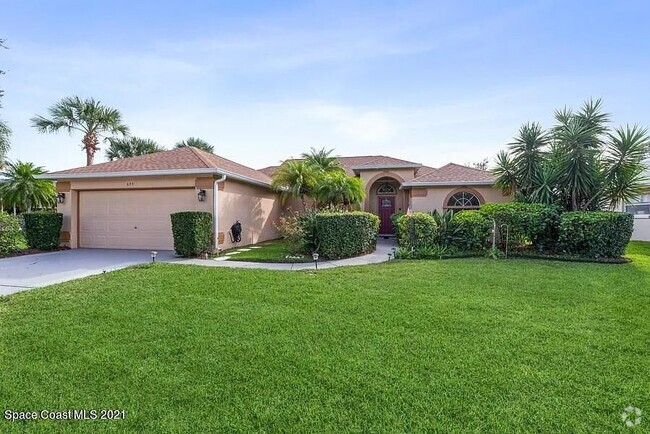Building Photo - 697 Sheridan Woods Dr