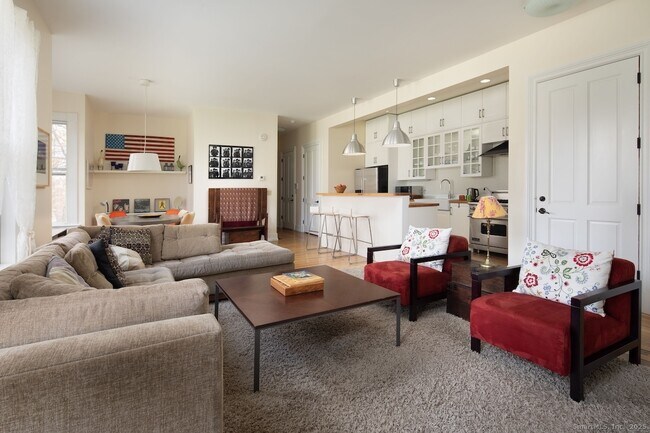 Building Photo - 31 Sharon Rd