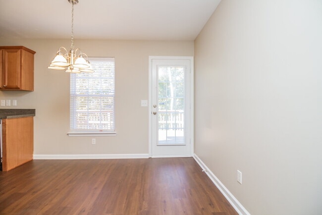 Building Photo - 702 Holland Ridge Dr