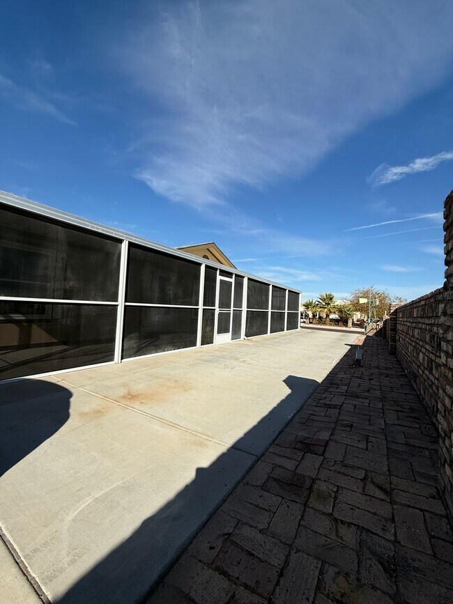 Building Photo - Move In Ready - Spacious Manufactured Home in Foothills!