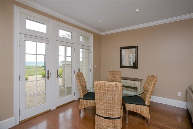 Building Photo - 241 Ruggles Ave