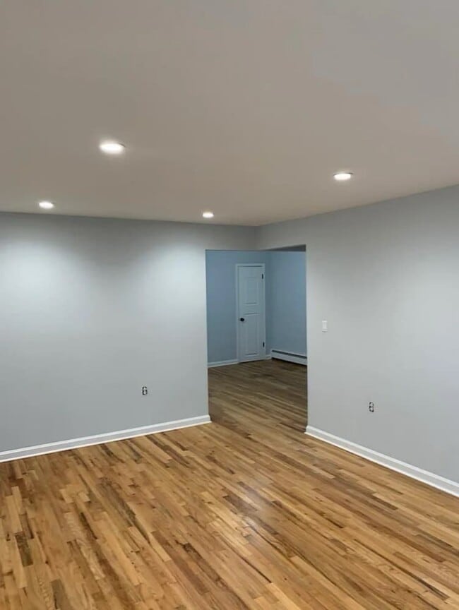 Building Photo - 229 E 237th St