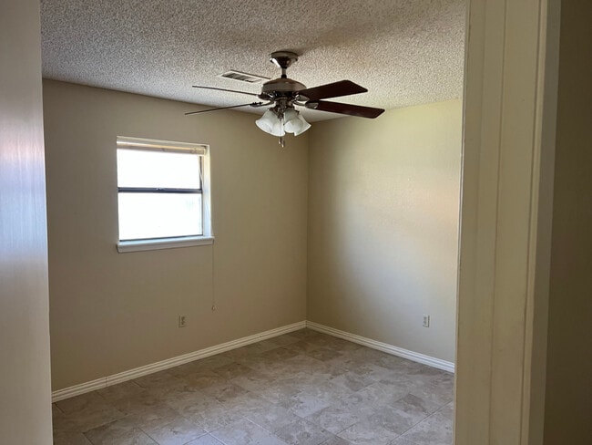 Building Photo - 1421 Westheimer Rd