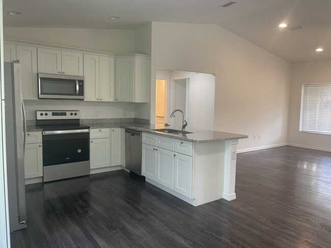 Foto del edificio - 15 Larch Cse