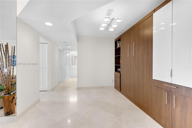 Building Photo - 21055 Yacht Club Dr