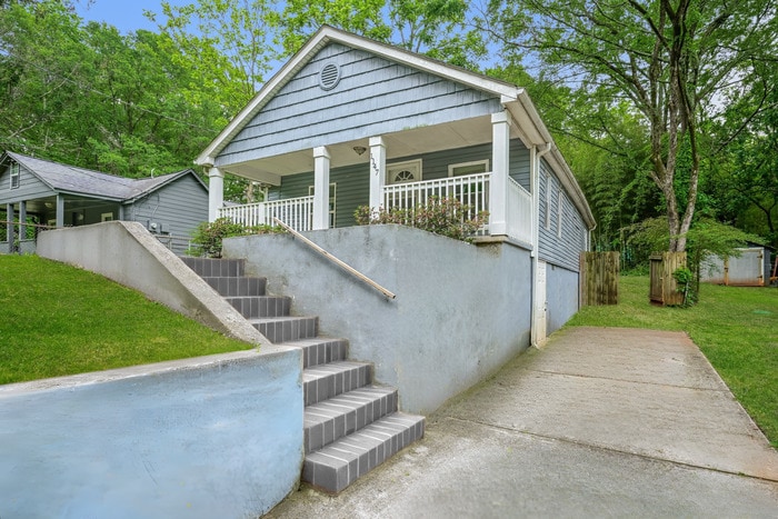 Building Photo - 1147 Hillcrest Dr SE