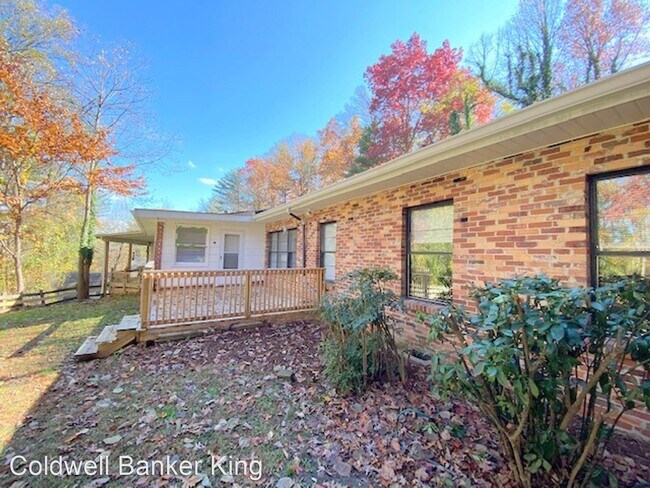 Building Photo - 2 br, 1.5 bath House - 155 A Longview Drive