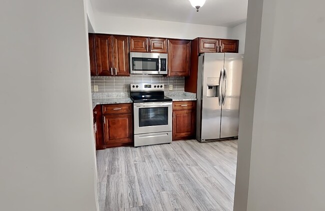 Building Photo - 2956 Clubview Dr