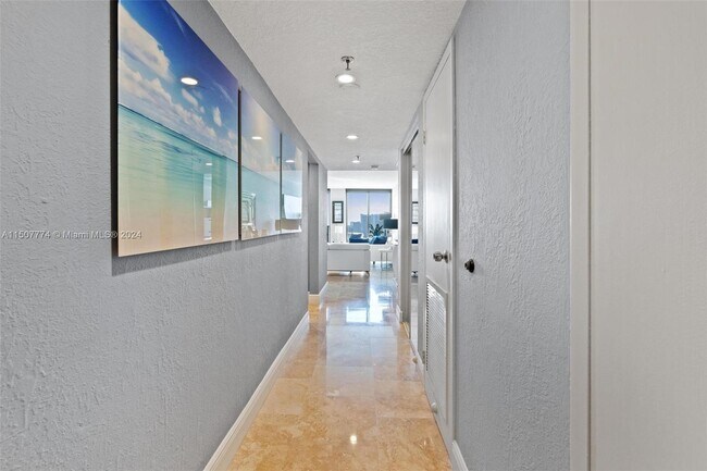 Foto del edificio - 555 NE 15th St
