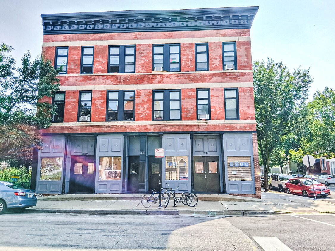 Foto principal - 1841 S Carpenter St
