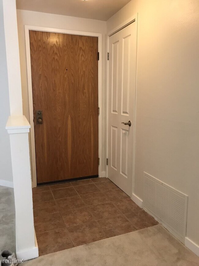 Building Photo - 2 br, 2 bath Condo - 25930 Kay Avenue 104