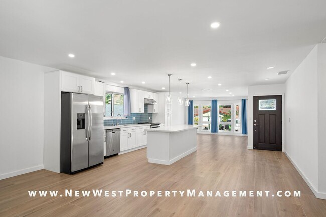 Foto del edificio - Freshly Renovated and Highly Upgraded Allied Gardens 4 Bedroom. Available Now!