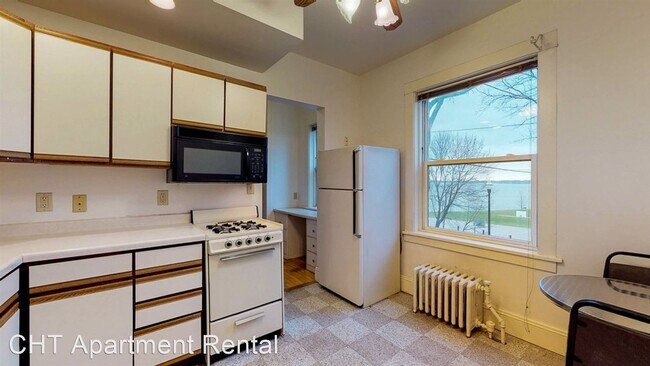 Building Photo - 2 br, 1 bath Apartment - 151 E. Gilman St