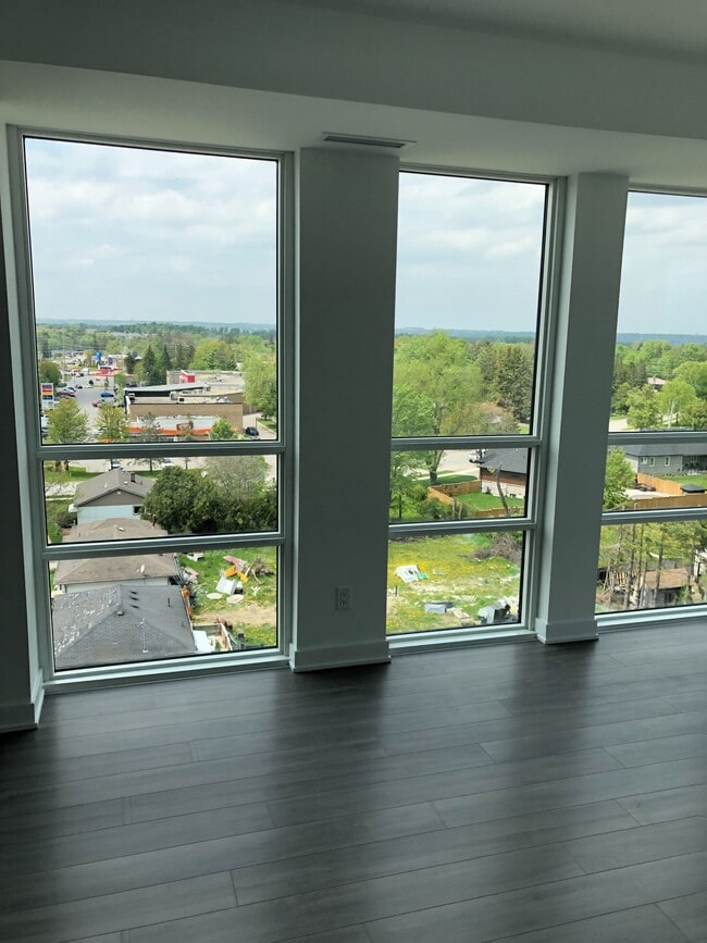 Photo du bâtiment - 681-681 Yonge St