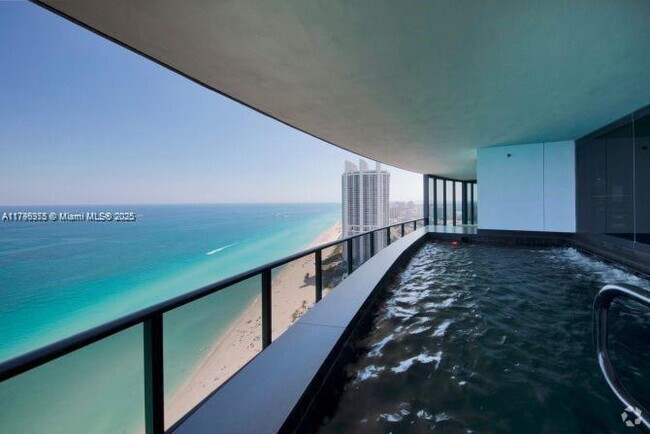 Building Photo - 18555 Collins Ave