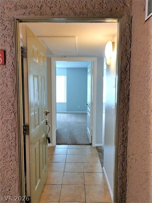 Foto del edificio - 2101 Blue Breeze Dr