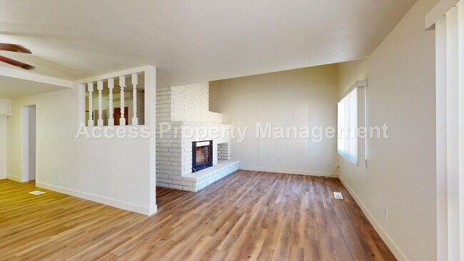 Foto del edificio - 2735 Fowler Rd