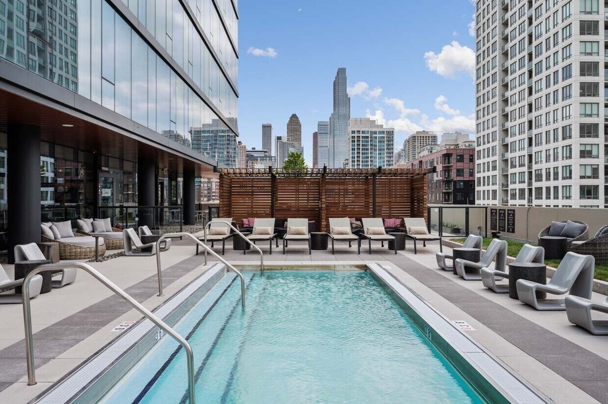 Photo - 800 N Cleveland Ave (Chicago, IL)