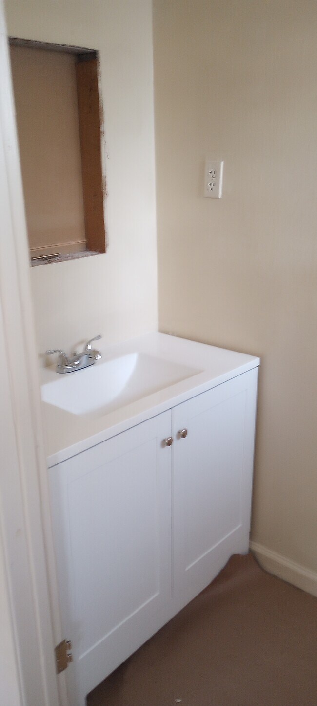 Building Photo - 40 Starks Ln