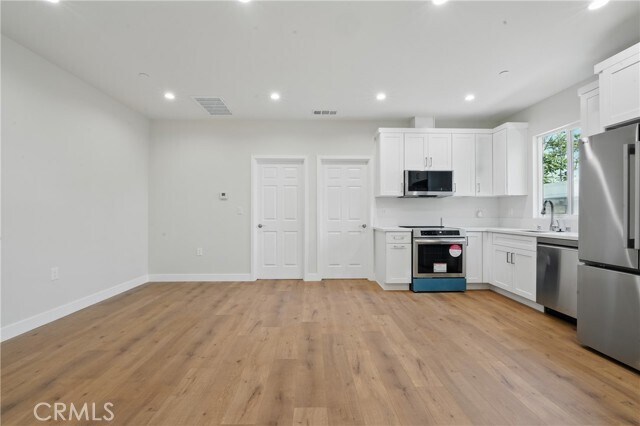 Foto del edificio - 8146 Vantage Ave