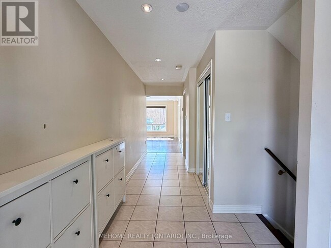 Building Photo - 49 Selkirk Dr