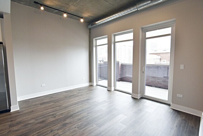 Building Photo - 3033 N Broadway St
