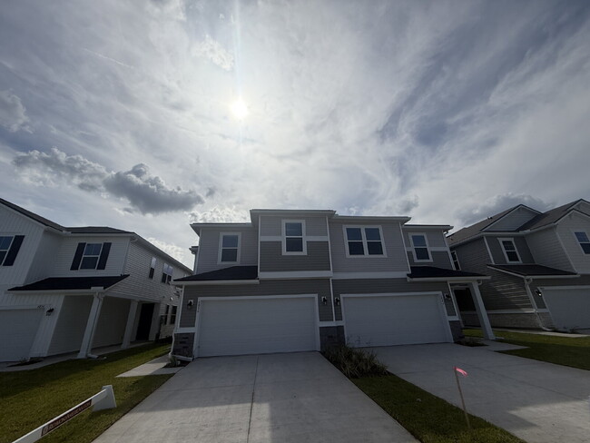 Foto del edificio - 6850 Rhapsody Rd