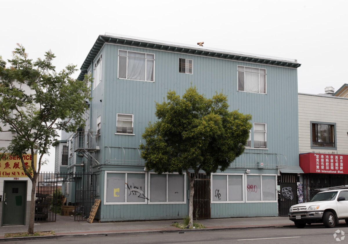 Primary Photo - 739-741 International Blvd