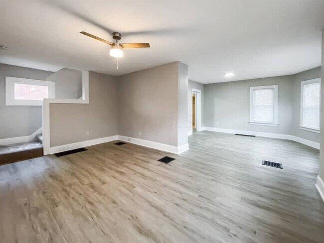 Foto del edificio - 196 N Burgess Ave