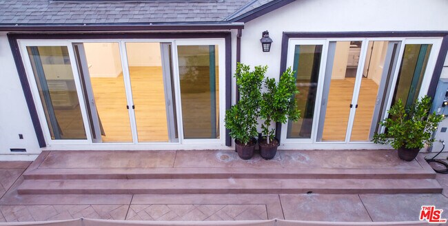 Foto del edificio - 6027 Carpenter Ave
