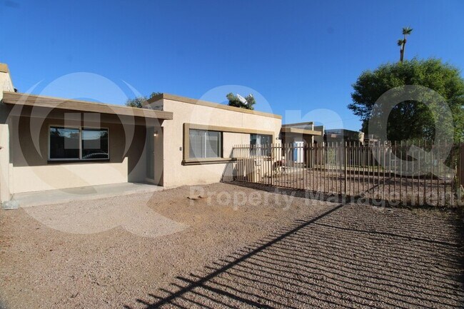 Foto del edificio - 6742 W Palmaire Ave