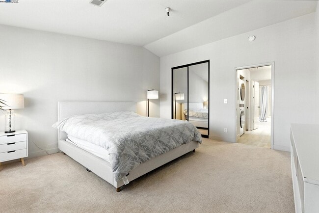 Building Photo - WQentie