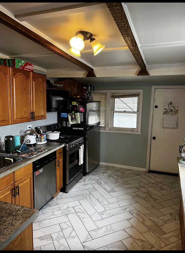 Kitchen - 2600 E Venango St